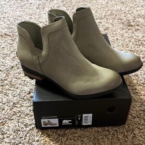 Sorel Women's Stylish Gray Ankle Booties